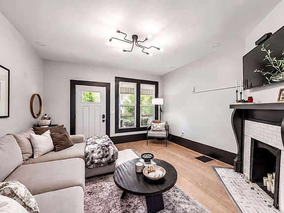 4th image of 302 E Markison Ave #302