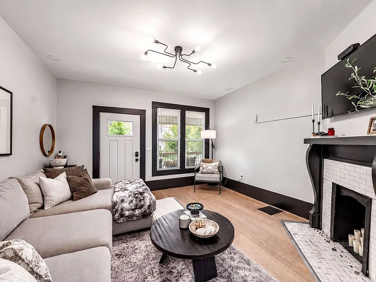 302 E Markison Ave #302 — Photo 6