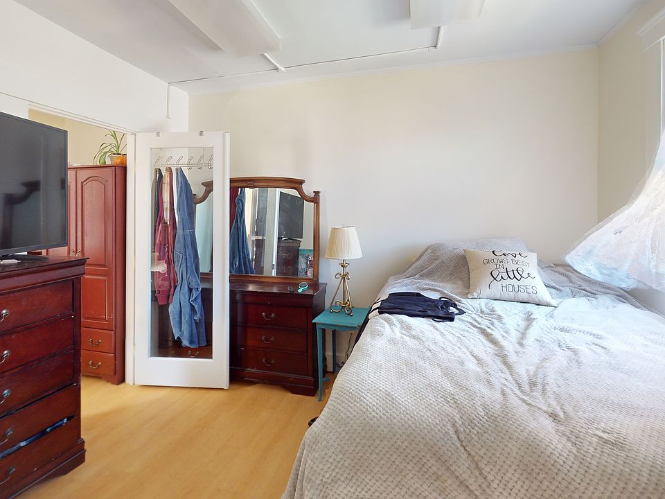 2nd image of 3 Campbell St #1R