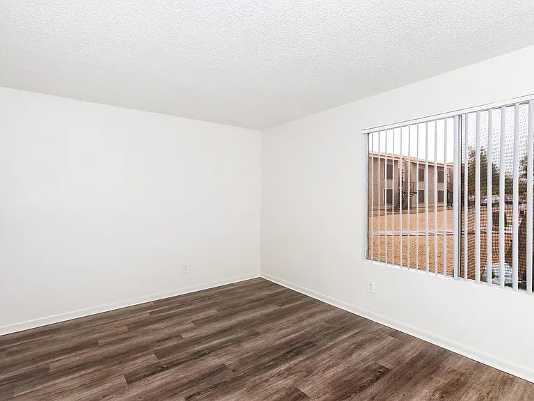 Crystal Pointe — Photo 35