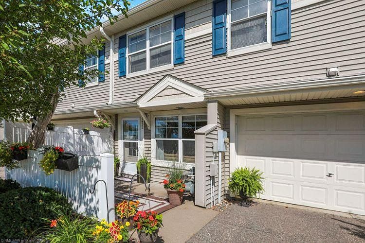 1st image of 3233 Oak View Dr