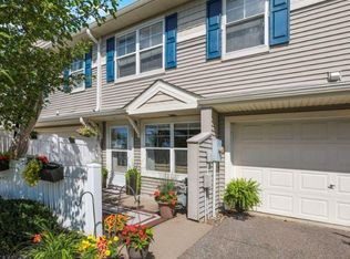 3233 Oak View Dr, Woodbury, MN 55129