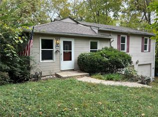 11814 E Roberts St, Sugar Creek, MO 64054