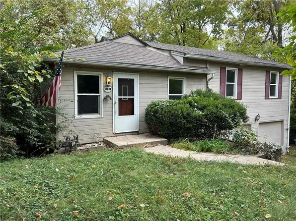 11814 E Roberts St, Sugar Creek, MO 64054