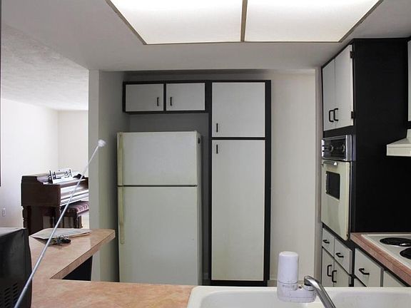 4th image of 12814 College Hill Dr