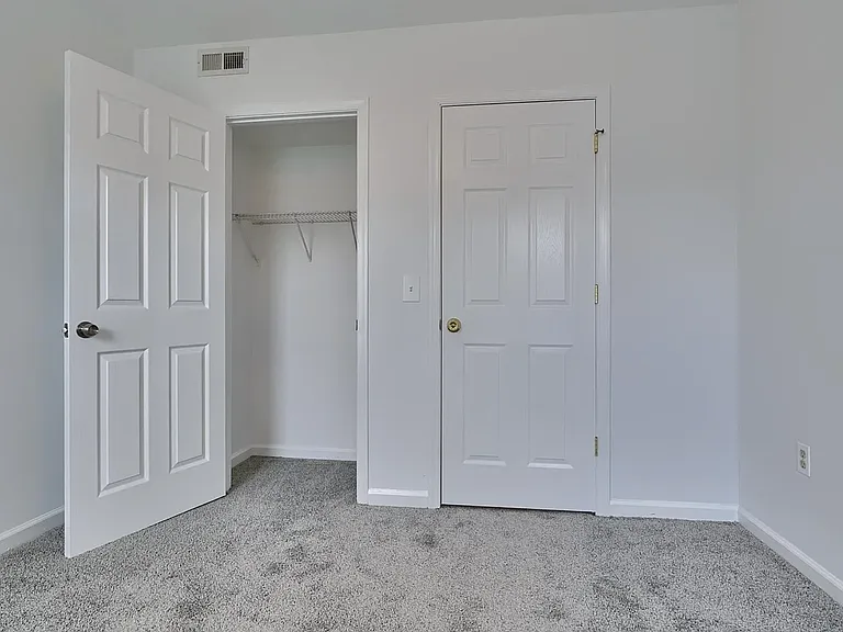 104 N Rose St — Photo 3