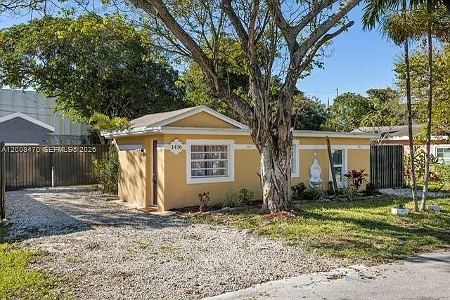 1416 SW 33rd Ct — Photo 2