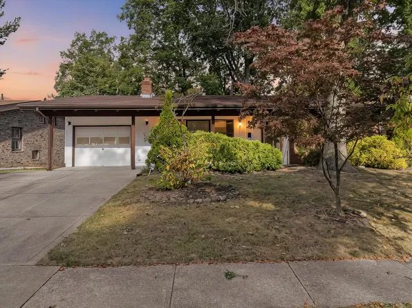 6412 Nelwood Rd, Parma Heights, OH 44130