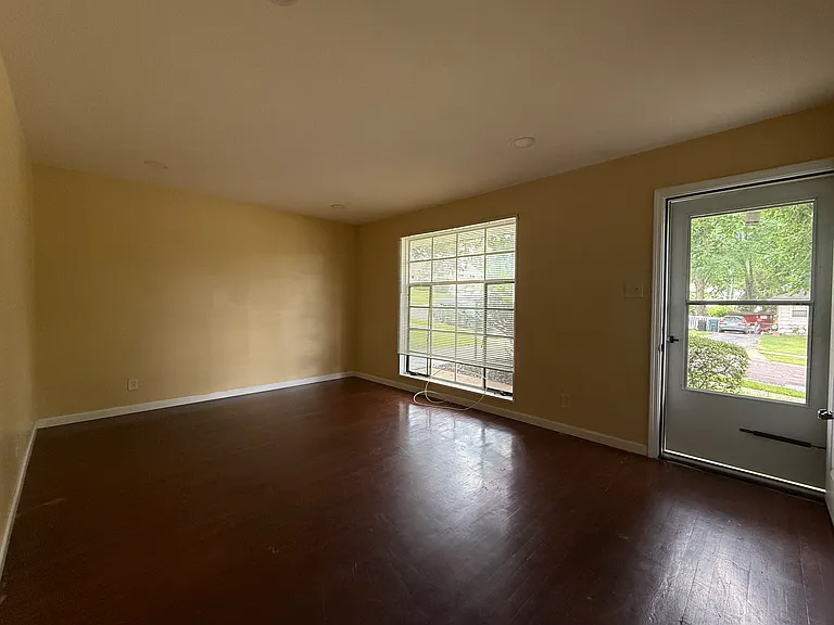 7727 Paddington Dr — Photo 6