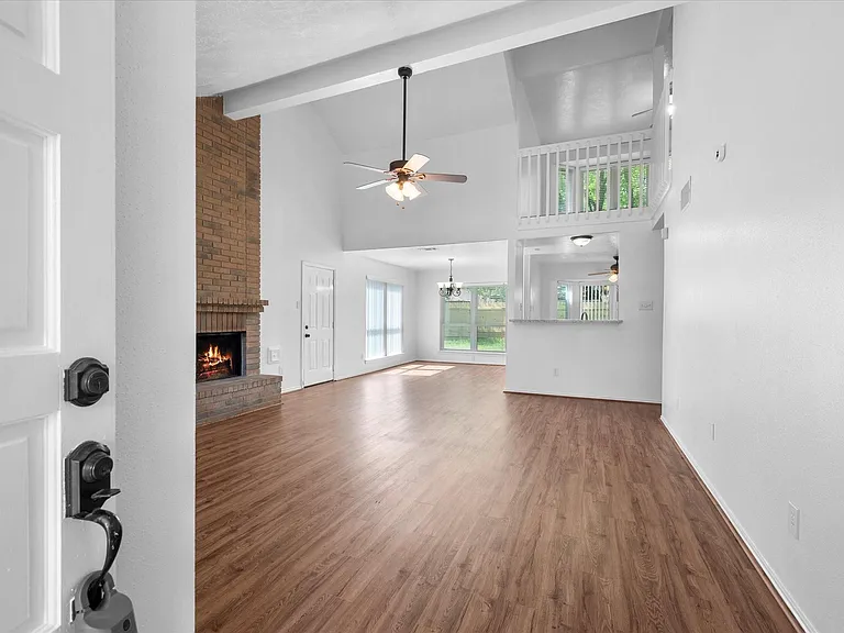 16311 Salinas Ln — Photo 4