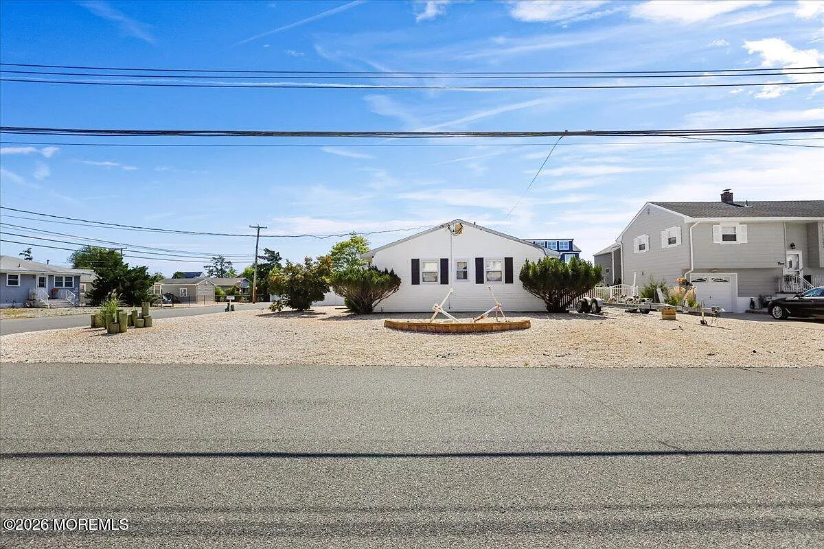 3 bed, 1.5 bath, 1284 sqft, $4,000 — Photo 4