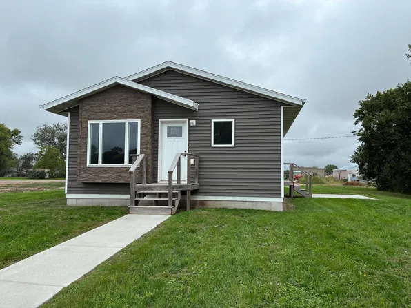 303 N Main St, Plankinton, SD 57368