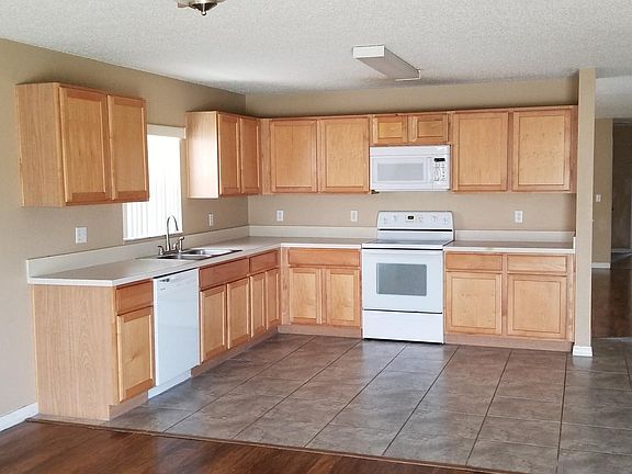 4th image of 821 Battery Pointe Dr