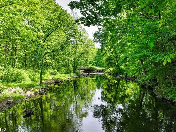 4th image of 188 Longwood Lake