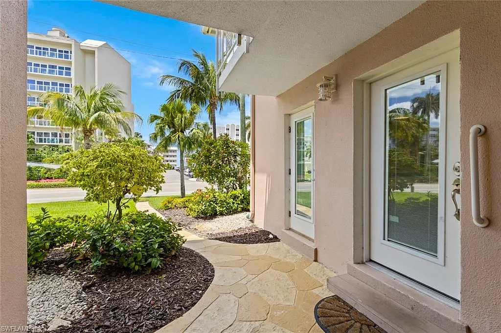 2 bed, 2.0 bath, 1080 sqft, $8,500 — Photo 3