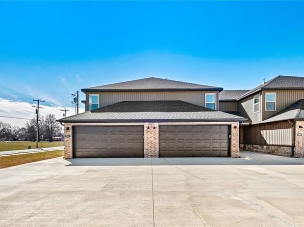 501 Arkansas St, Gentry, AR 72734