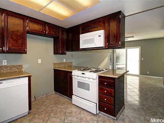 3rd image of 6891 Escallonia Dr