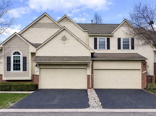 38302 Saratoga Cir, Farmington, MI