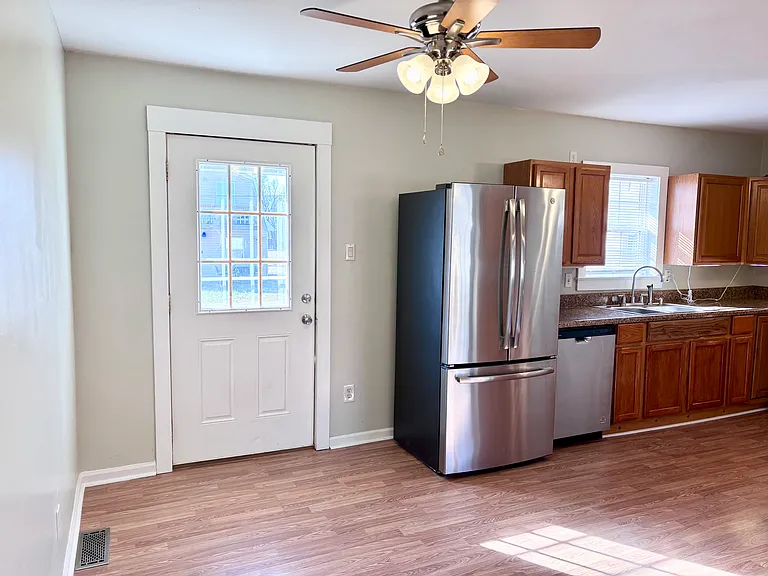 65 Jackson Ave — Photo 9