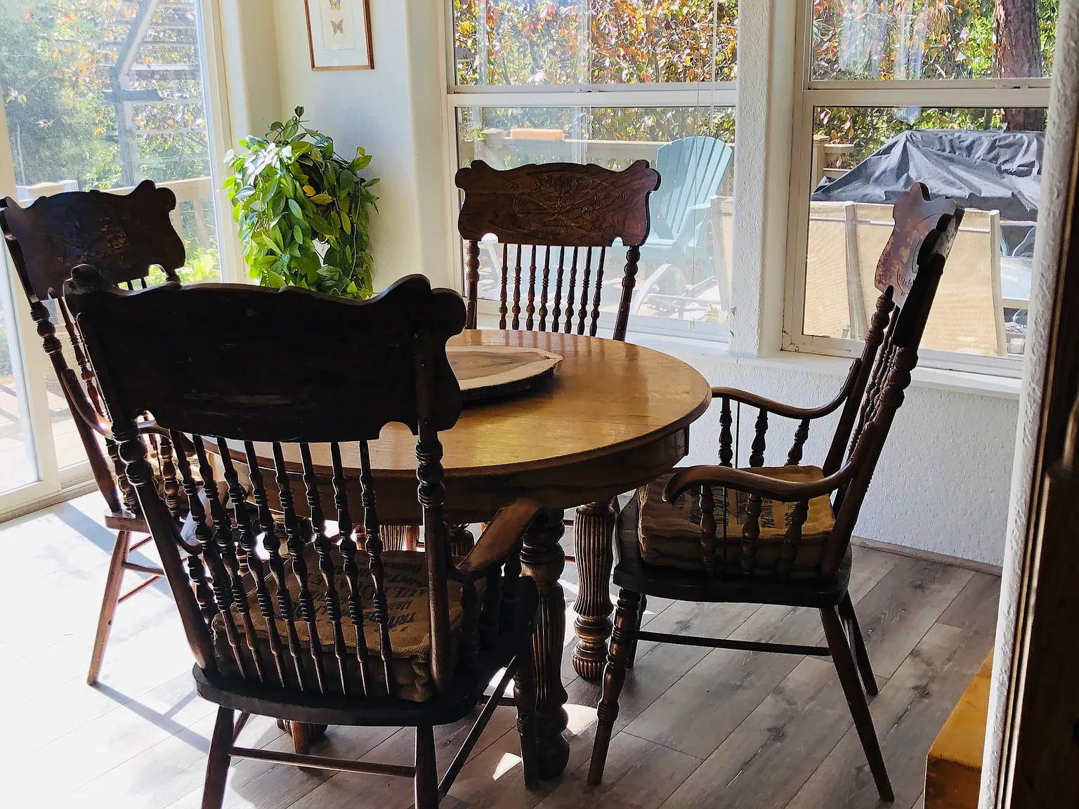 810 E Russell Ln — Photo 4