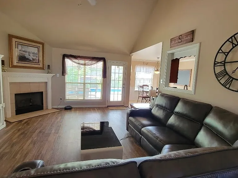 9743 Chambers Dr — Photo 2