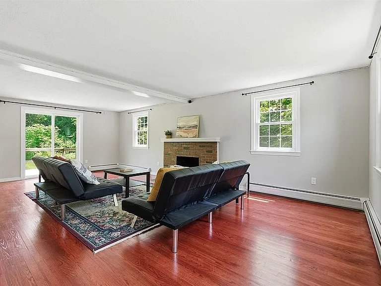 1107 N Pleasant St — Photo 7