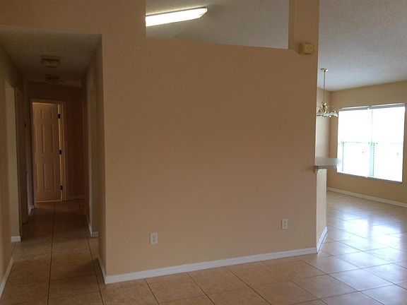 5th image of 1049 SW Cornelia Ave