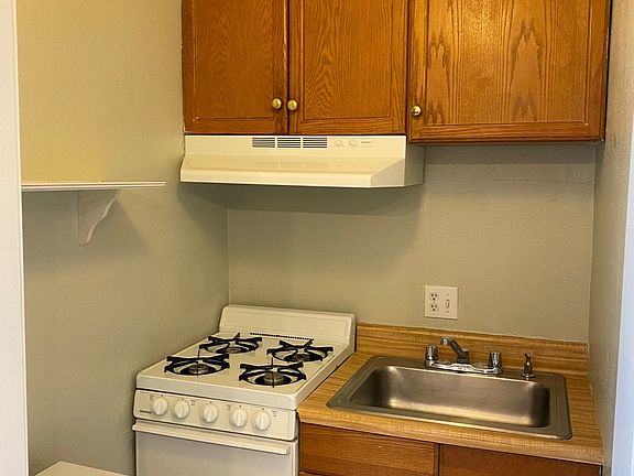 2nd image of 439 Visitacion Ave