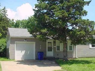 16 Glenview Dr, Decatur, IL 62521