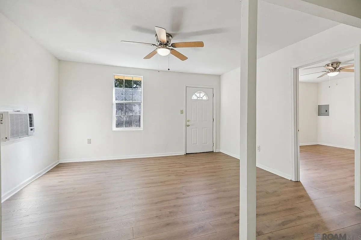 2 bed, 1.0 bath, 733 sqft, $1,000 — Photo 3