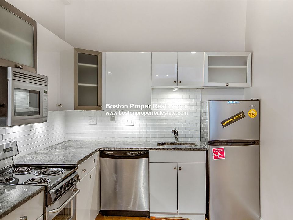 12 Stoneholm #301 Boston - Fenway Unit Photo 2 (3)