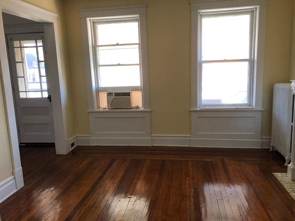 1st image of 7 Blakley Ct #2
