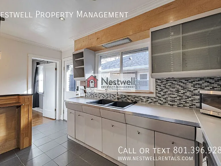 2471 S Douglas St — Photo 16
