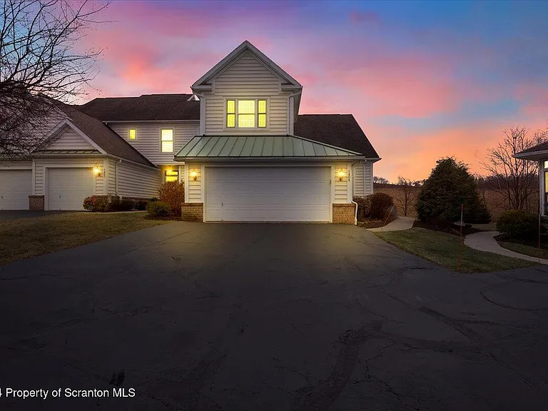1404 Verne Close — Photo 35