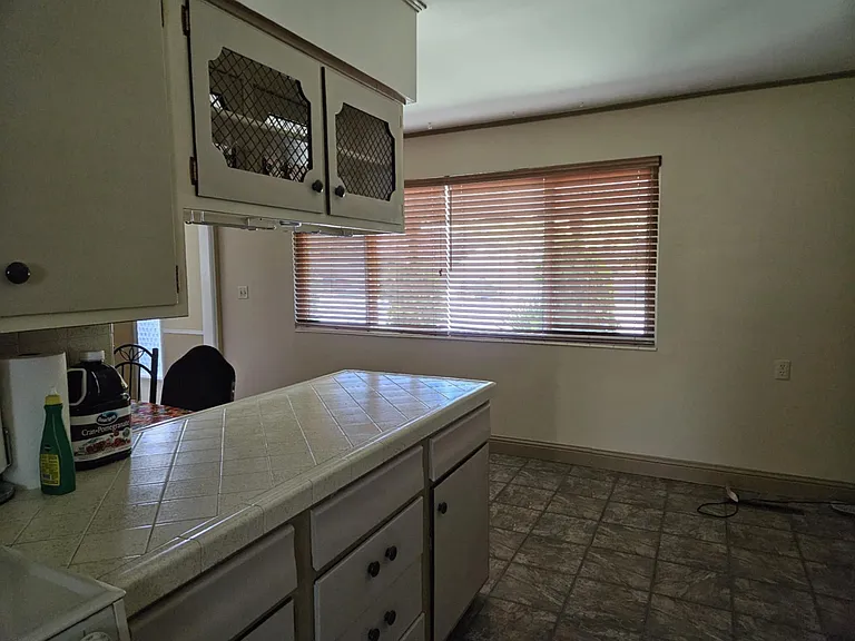 1465 E Spring Ln — Photo 21