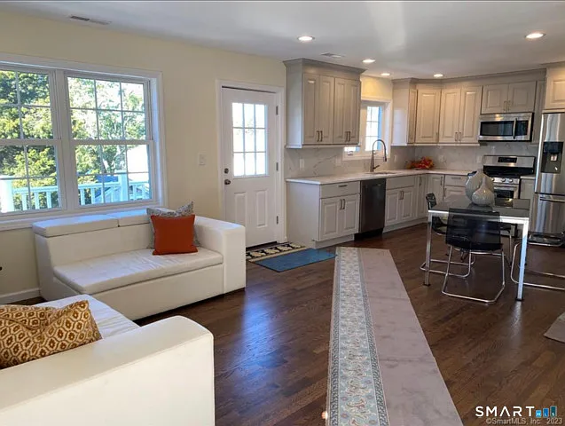3 bed, 1548 sqft, $3,300 — Photo 2