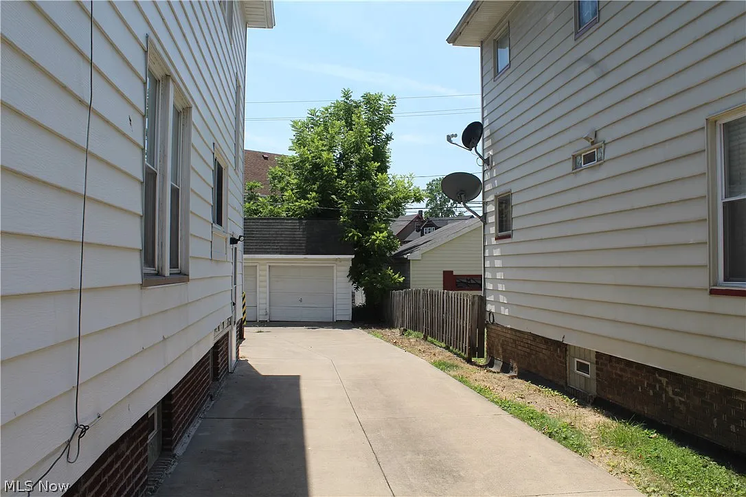 2 bed, 1.0 bath, $1,250 — Photo 2