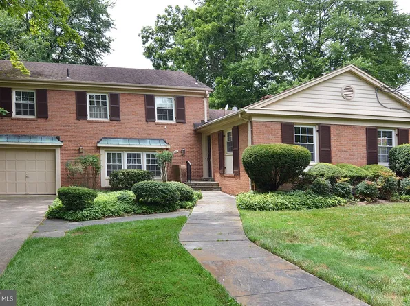 7208 Marbury Rd, Bethesda, MD 20817