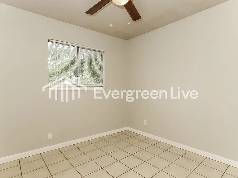 738 Sterling Dr — Photo 11