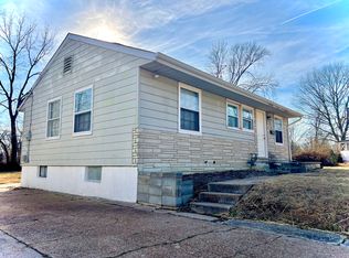 450 Cameron Rd, Saint Louis, MO 63137