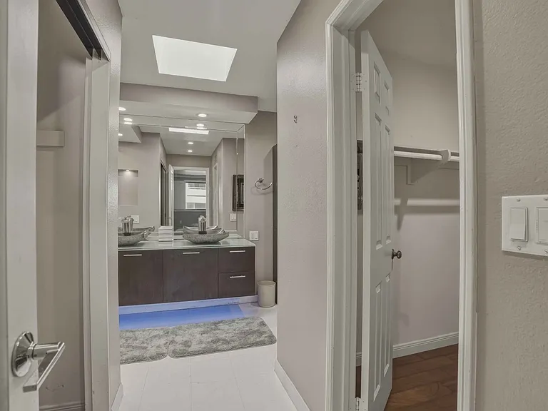 21620 Burbank Blvd #15 — Photo 13