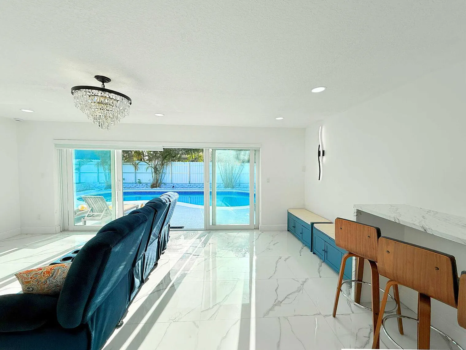 3 bed, 2.0 bath, 2292 sqft, $10,034 — Photo 2