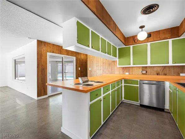 2245 Sombrero Dr, Las Vegas, NV 89169