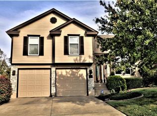 1541 SW Fredrick Dr, Lees Summit, MO 64081