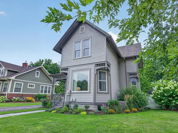 415 N Oakwood AVENUE, Oconomowoc, WI 53066