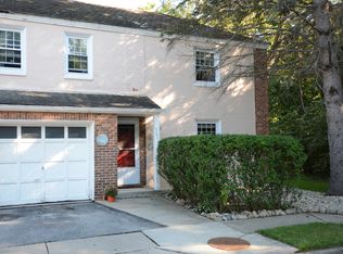 5614 Azalea Ct, Greendale, WI 53129