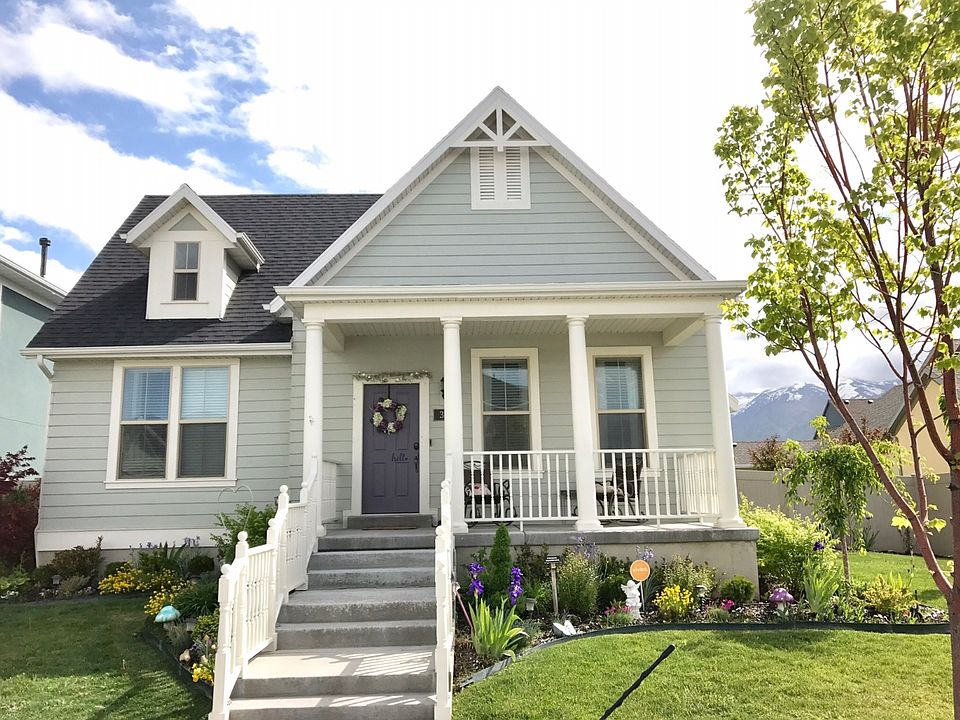 Extremely Cute Cottage Home