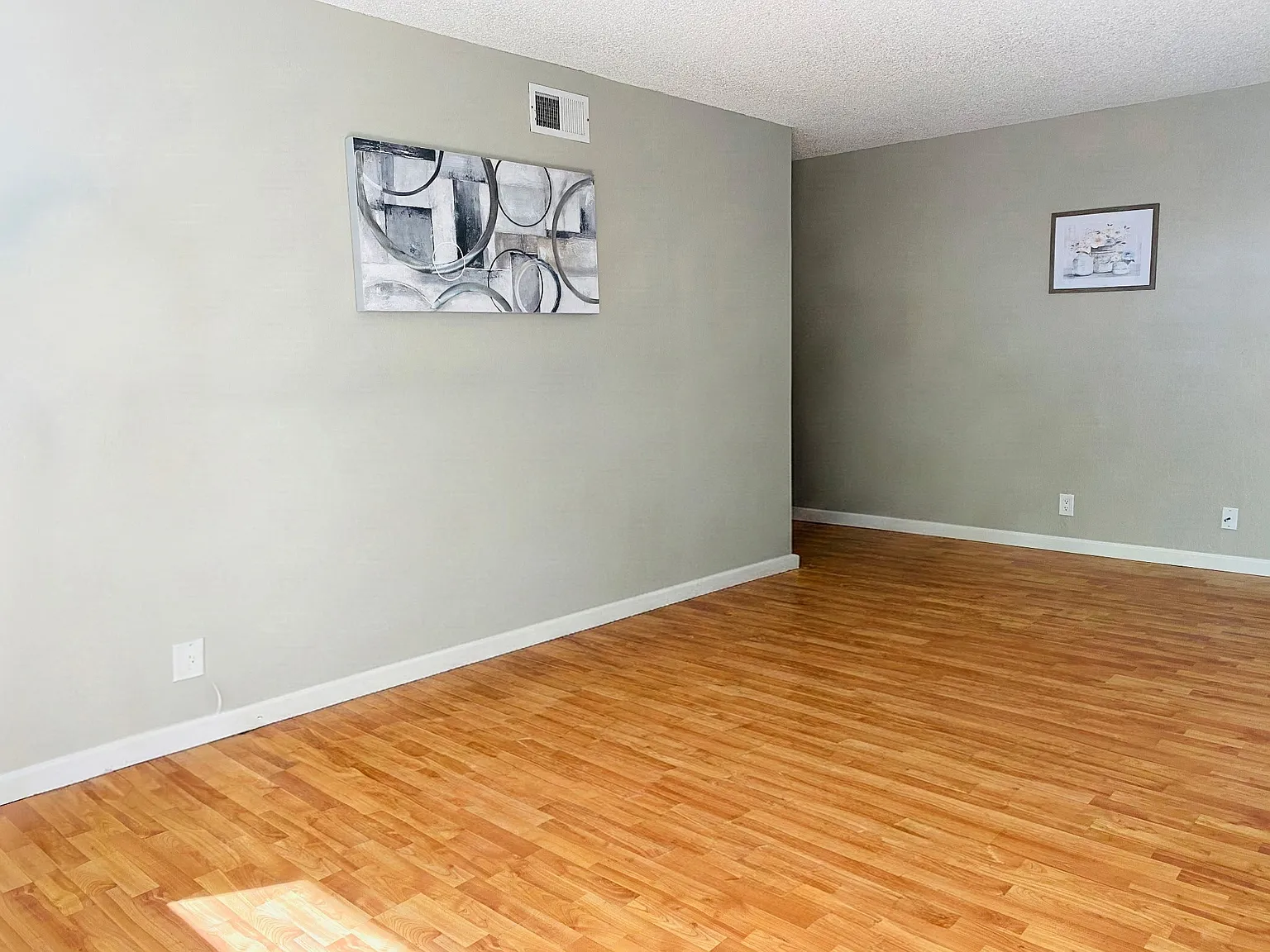 823 N Capitol Ave — Photo 2