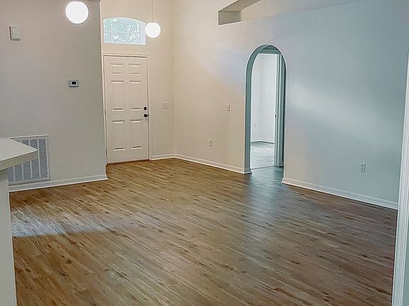 5th image of 7867 Country Chase Ave
