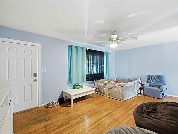 5th image of 11301 Spring Valley Rd
